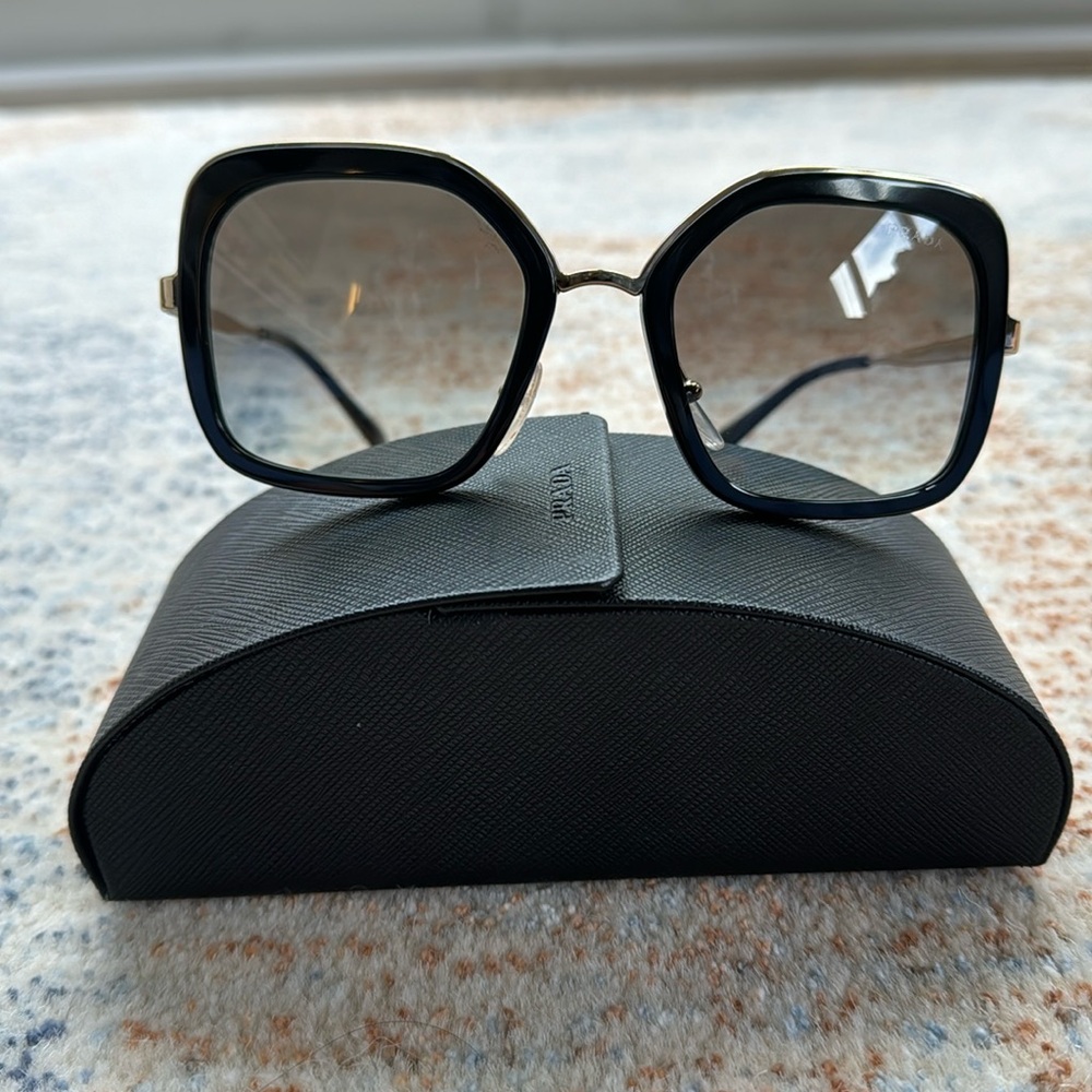 Prada Black/Gold oversized sunglasses style SPR57U